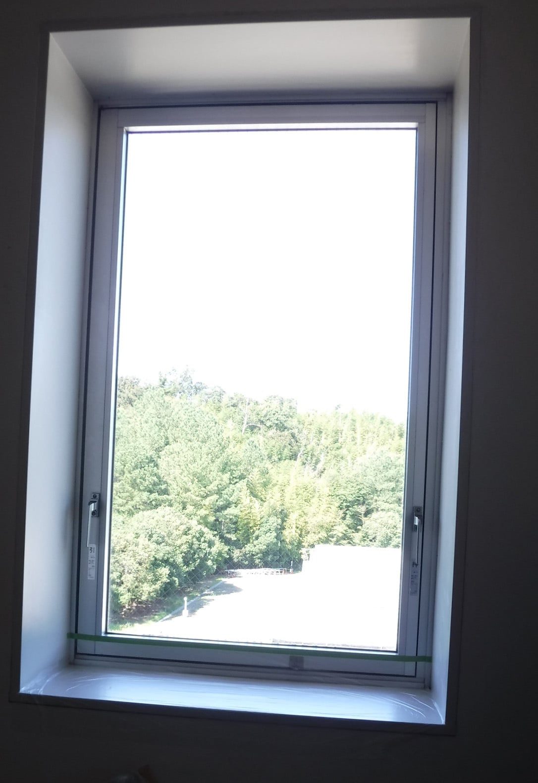 階段室側 施工前