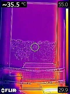 階段室側 施工後の表面温度 35.5℃ 階段室側 施工後の表面温度 35.5℃
