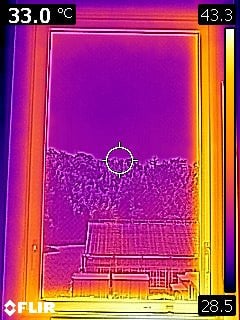 階段室側 2F未施工部の表面温度33.0℃ 階段室側 2F未施工部の表面温度33.0℃
